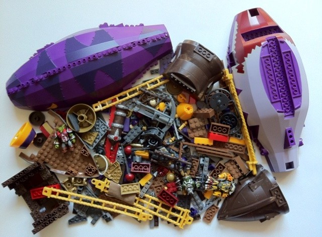 Huge Pile of Pieces of World of Warcraft Mega Bloks Goblin Zeppelin Ambush