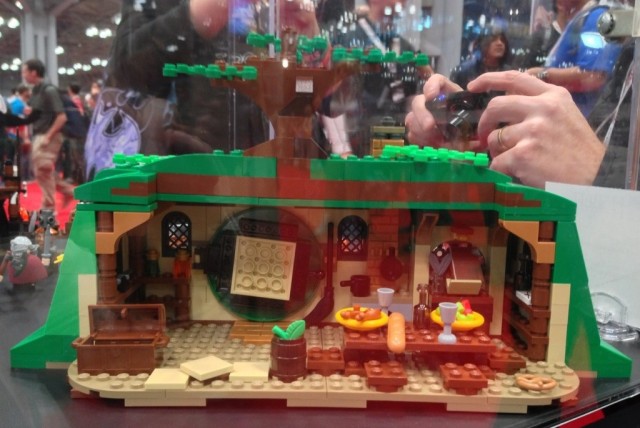 LEGO The Hobbit An Unexpected Gathering Set Back New York Comic Con 2012