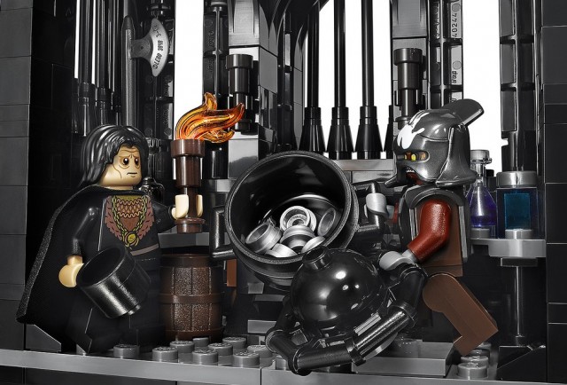10237 LEGO Lord of the Rings Tower of Orthanc Exclusive Minifigures Wormtongue and Uruk-Hai