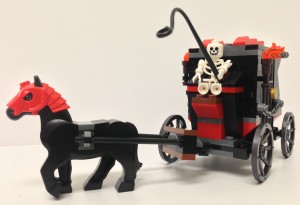 Skeleton Minifigure Drives LEGO Gold Getaway 70401 LEGO Castle Set