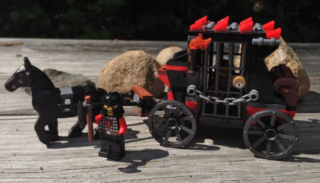 2013 Castle LEGO Gold Getaway Black Knight with Prison Cart Jail Carriage