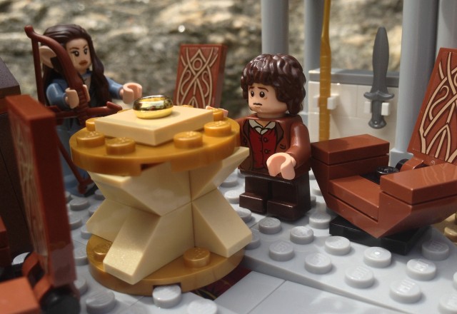79006 LEGO Frodo Reaching for The One Ring at the Council of Elrond