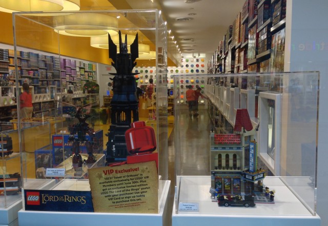 Size Comparison LEGO Tower of Orthanc and LEGO Palace Theater