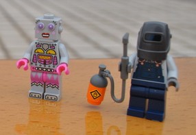 71002 LEGO Minifigures Series 11 Lady Robot and Welder Minifigures Photos
