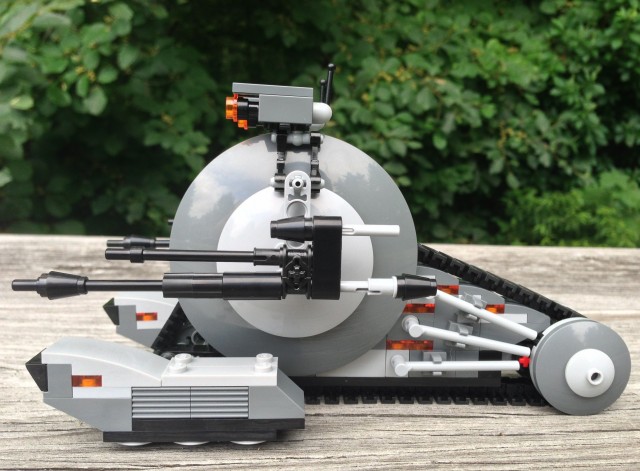 LEGO Star Wars 75015 Corporate Alliance Tank Droid Side View