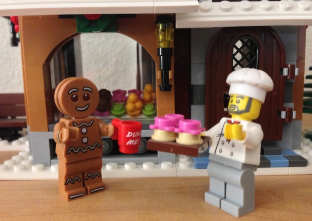 LEGO Gingerbread Man Minifigure at the LEGO Winter Bakery Set