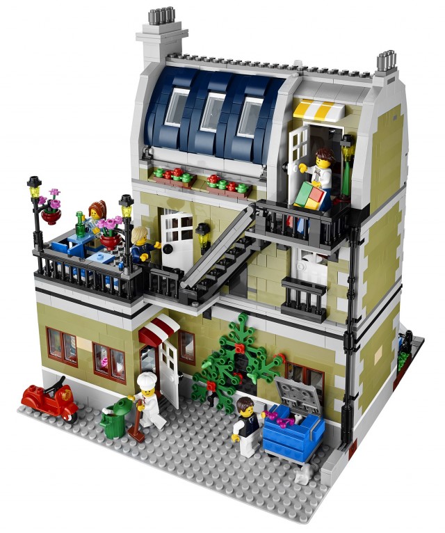 Winter 2014 LEGO Parisian Restaurant 10243 Set Back