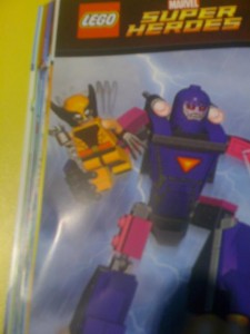 2014 LEGO Marvel Sentinel and Brown Wolverine Minifigure