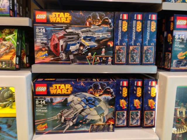 2014 LEGO Star Wars Courscant Police & Droid Gunship Released in Stores in United States