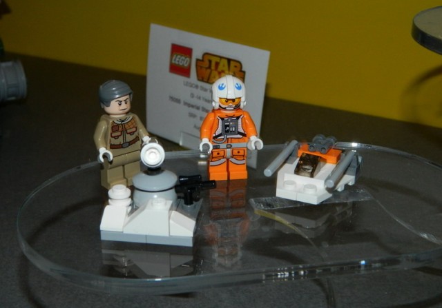 General Rieekan Minifigure and Snowspeeder Pilot from 2014 LEGO Star Wars Advent Calendar