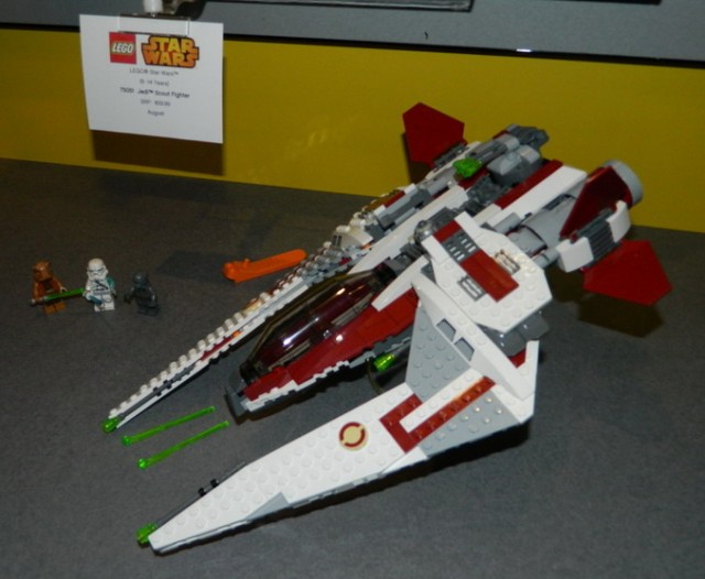 2014 Toy Fair LEGO Star Wars Jedi Scout Fighter Set and Minifigures