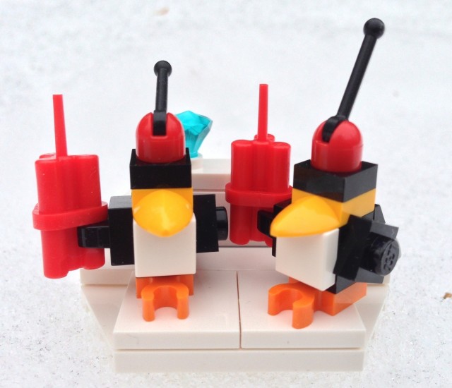 LEGO Batman 76010 Penguin Face-Off Remote Control Penguins with Arctic Base