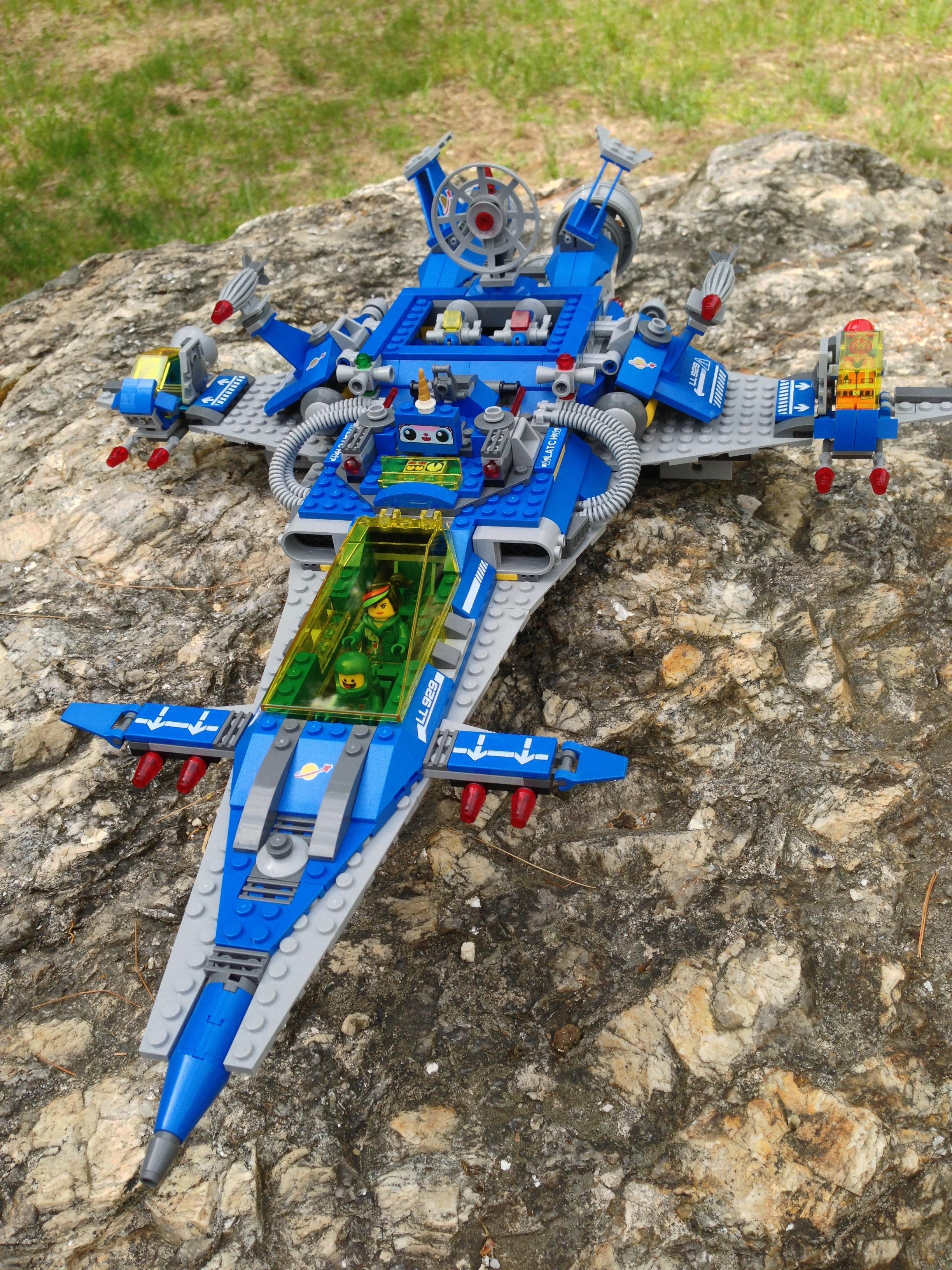 LEGO Movie Benny's SPACESHIP! 70186 Review & Photos - Bricks and Bloks