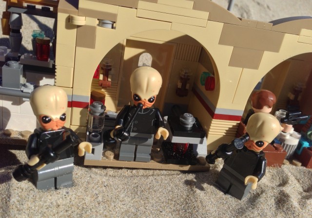 LEGO Star Wars Cantina Band Minifigures Playing in Mos Eisley Cantina