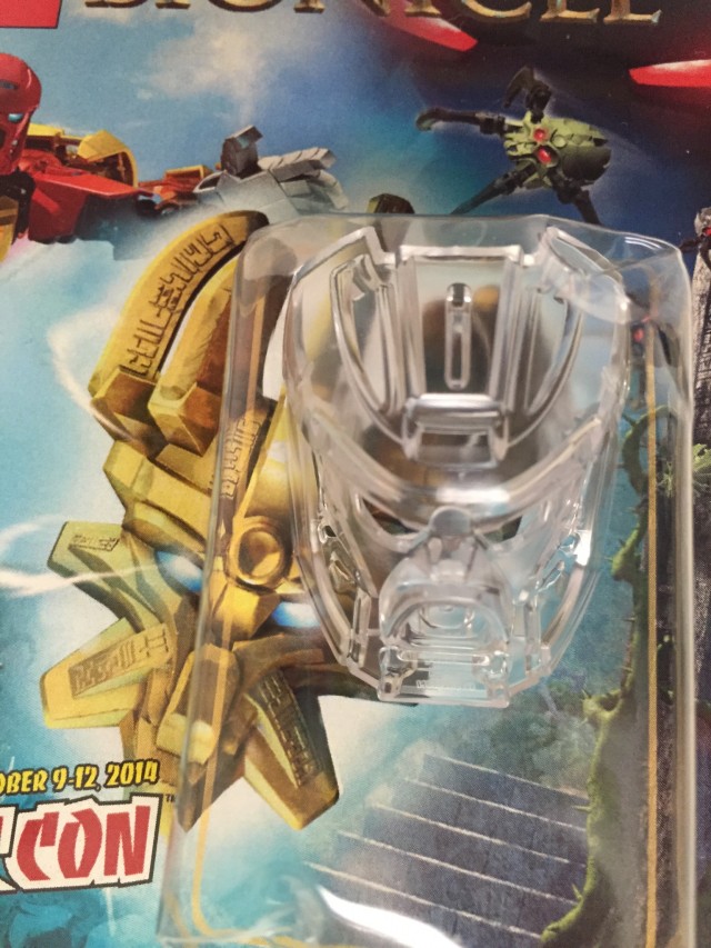 Close-Up of New York Comic Con Bionicle Tahu Mask Exclusive Clear