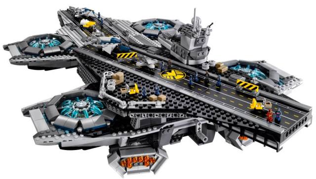 Back of LEGO 76042 SHIELD Helicarrier 2015 Set
