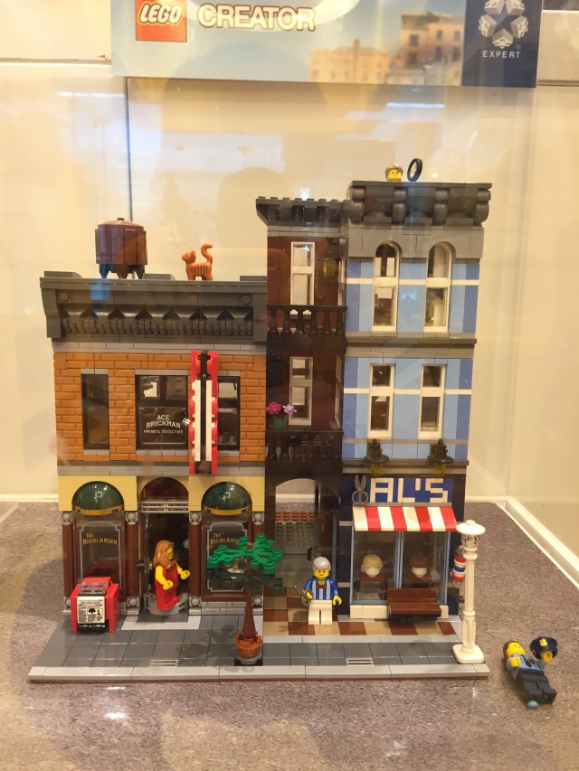2015 LEGO Creator Detective's Office Modular Building Display