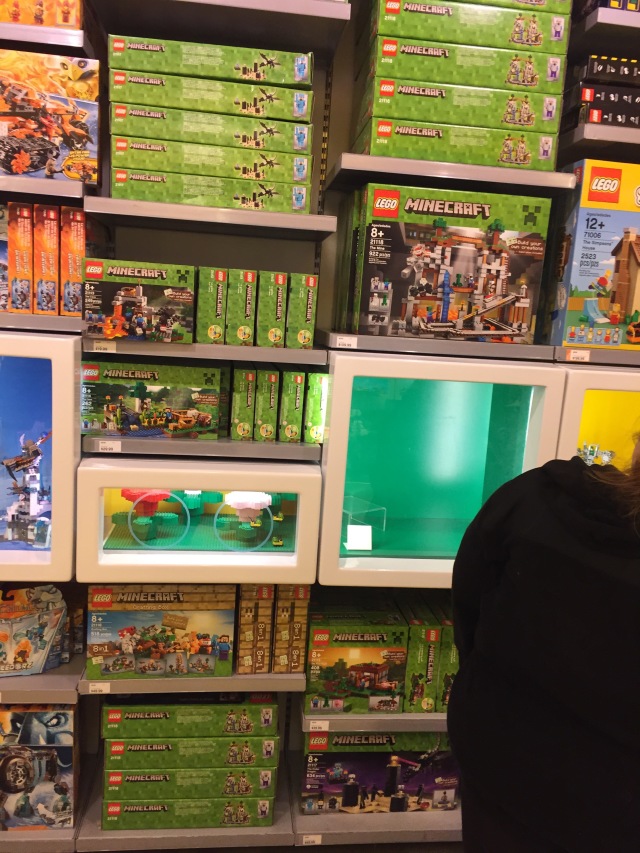 LEGO Minecraft 2015 Sets Released in LEGO Store