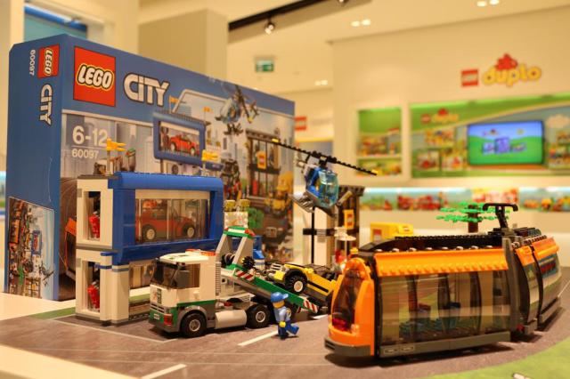 LEGO City Corner 60097 Set Nuremberg Toy Fait 2015