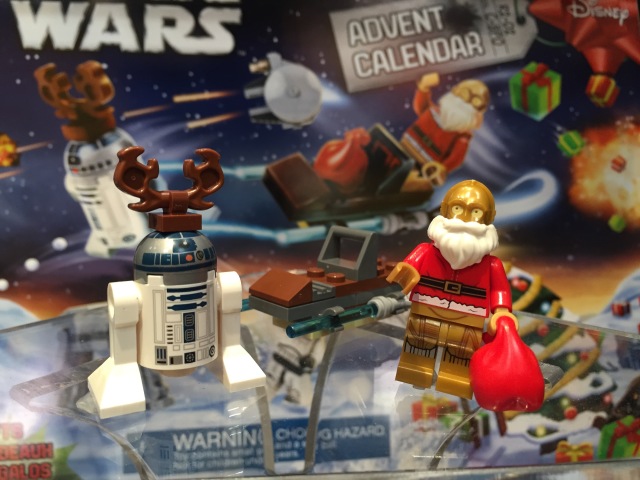 LEGO Santa C-3PO and Reindeer R2-D2 Minifigures