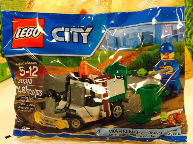 30313 LEGO Garbage Truck Polybag Set Released LEGO City 2015