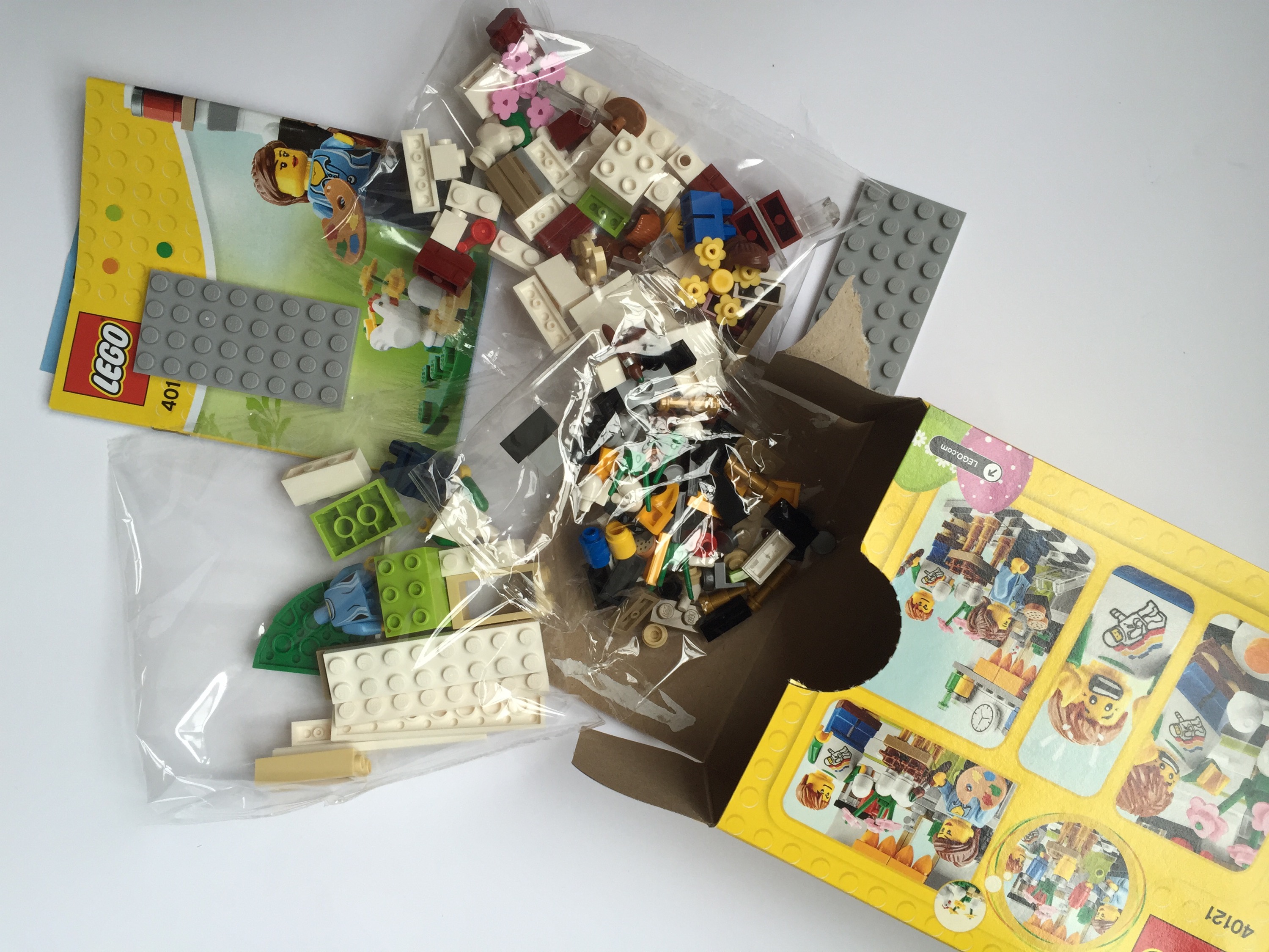forsendelse Opfattelse overliggende LEGO Painting Easter Eggs 40121 Released & Unboxing! - Bricks and Bloks