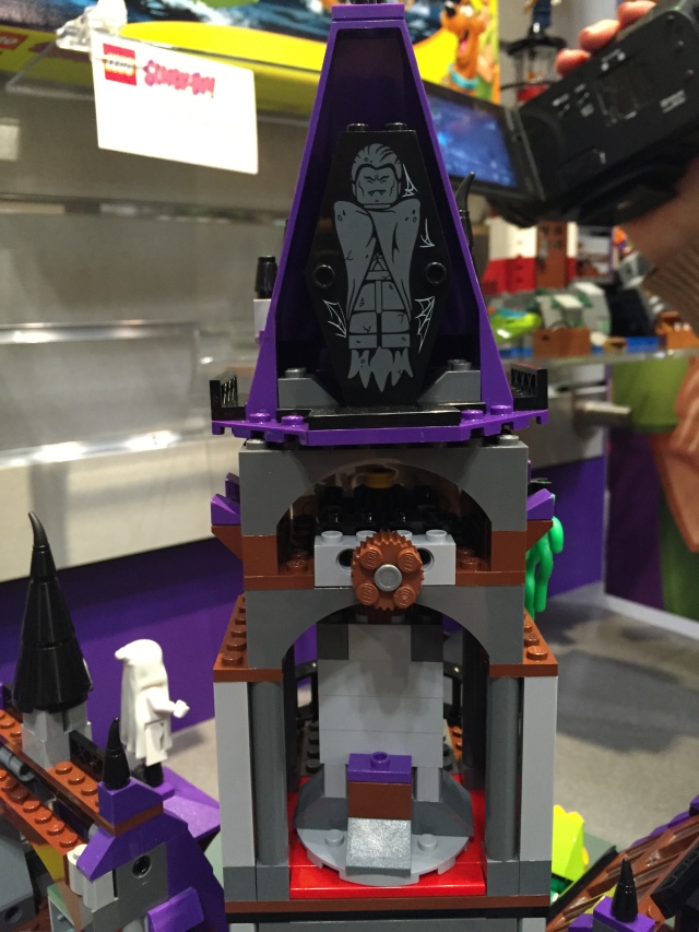 2015 LEGO Scooby-Doo Mystery Mansion Vampire Coffin in Castle Tower