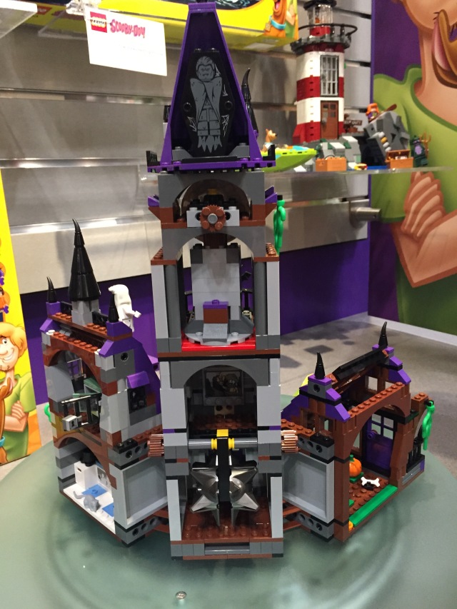 Back of LEGO Scooby-Doo Mystery Mansion Haunted Castle Set Summer 2015