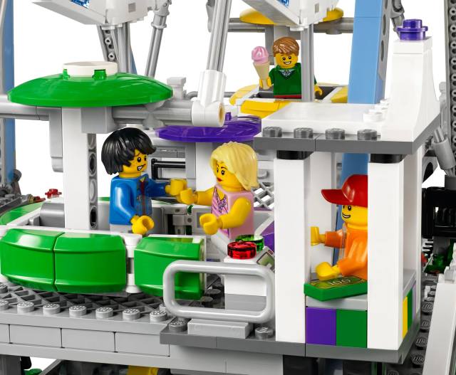 LEGO Creator Expert Ferris Wheel 10247 Loading Gondolas
