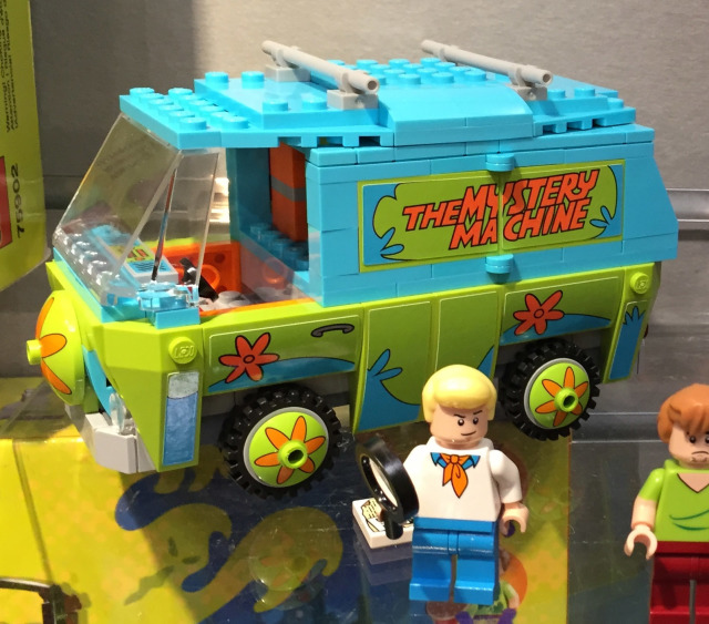 LEGO Mystery Machine Escape Van with Fred Minifigure