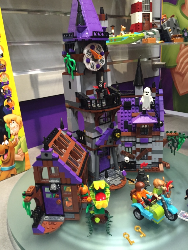 LEGO Scooby-Doo Mystery Mansion Summer 2015 SetLEGO Scooby-Doo Mystery Mansion Summer 2015 Set