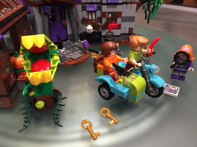 LEGO Scooby-Doo Plant Monster and Scooter