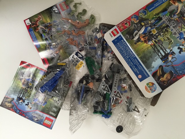 LEGO Jurassic World Summer 2015 Set Raptor Escape Contents