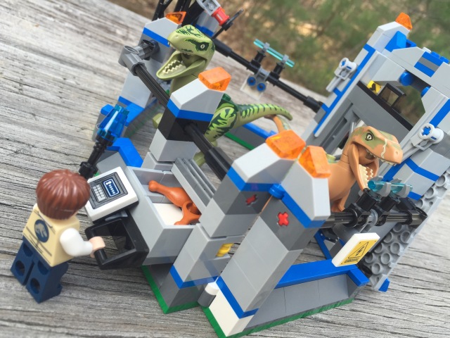 LEGO Raptor Pen Vet Feeding Raptors Squad