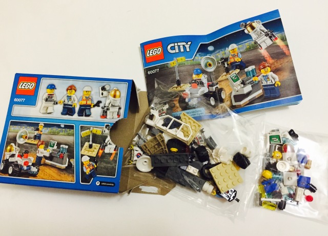 Set Contents 60077 LEGO City Space Starter Set