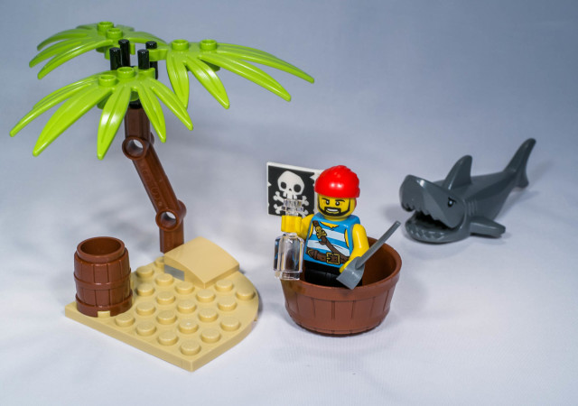 Lego 5003082 Classic pirate minifigures Exclusive set from July 2015