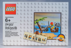 LEGO-Classic-Pirates-Set-Box-Promo-August-2015