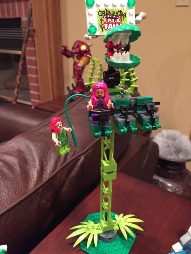 LEGO Starfire Minifigure Dropped by Poison Ivy in Carnivore Fall Jokerland Ride