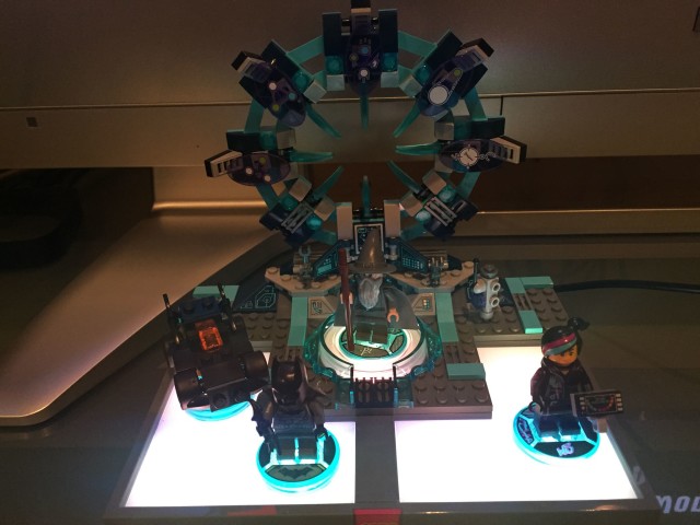 LEGO Dimensions Portal with Minifigures