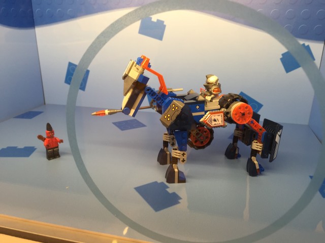 LEGO Nexo Knights Display Lance's Mecha Horse